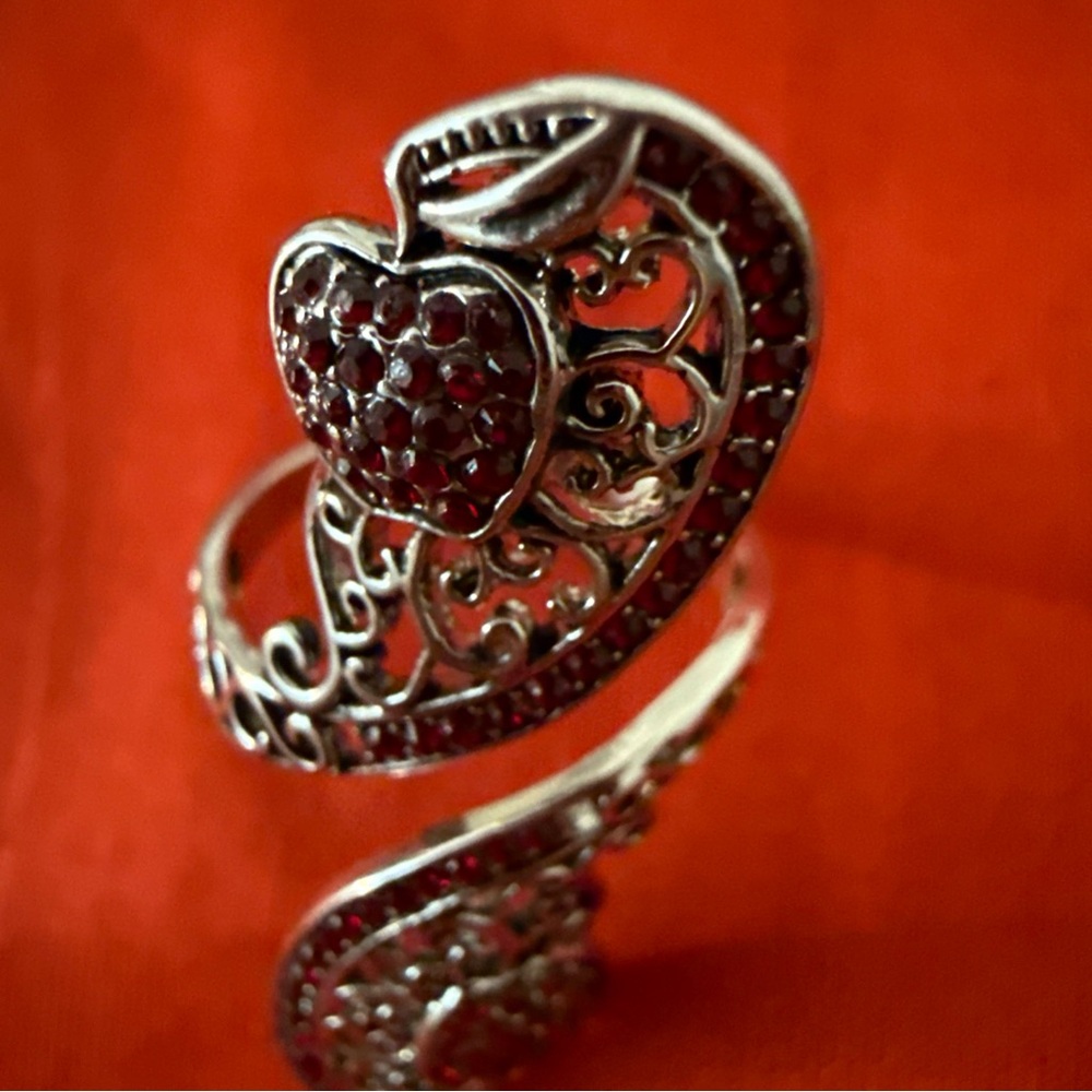 Disney Designer collection premiere series Snow White Ring - Picture 2 of 13